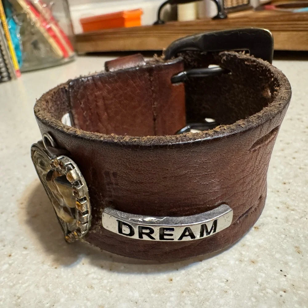 Brown Leather cuff Bracelet with Heart Charm - Picture 2 of 4
